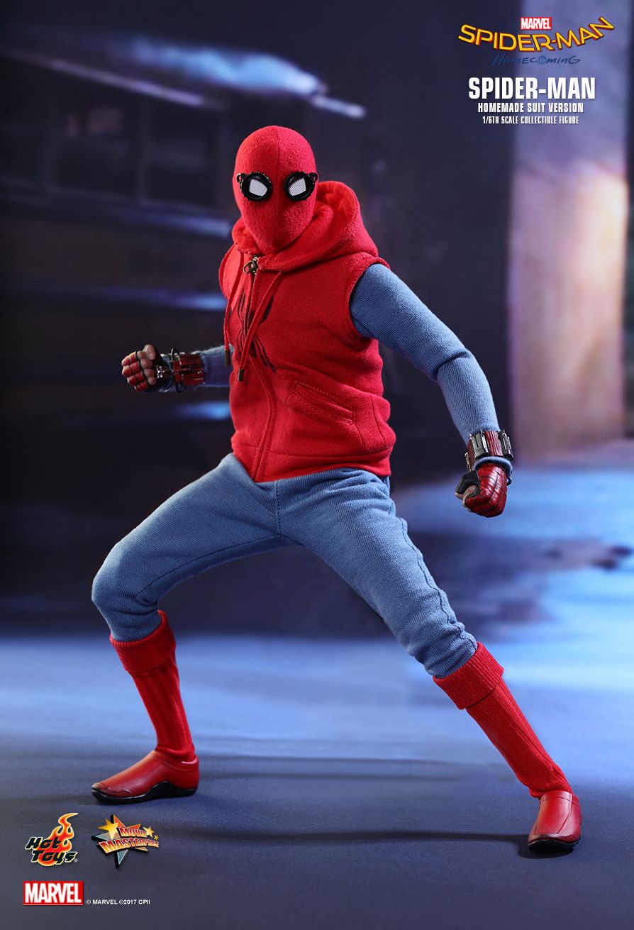 Spider-Man (Homemade Suit Version)  Sixth Scale Figure by Hot Toys